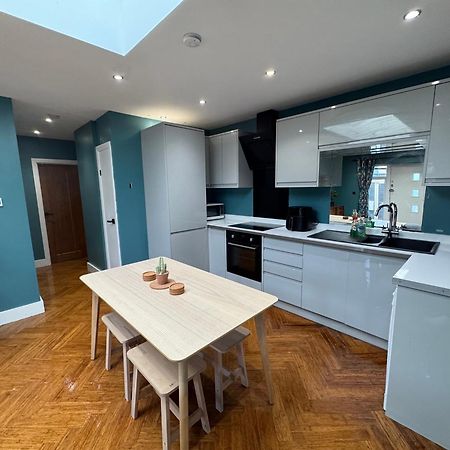 Streatham House - 2 Bedroom - Sleeps 6 - Free Wifi Streatham Vale ภายนอก รูปภาพ