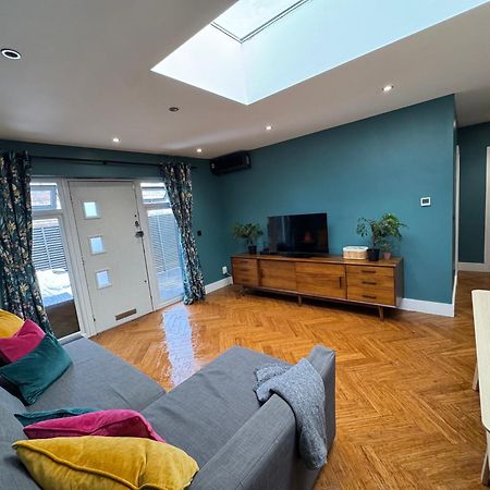 Streatham House - 2 Bedroom - Sleeps 6 - Free Wifi Streatham Vale ภายนอก รูปภาพ